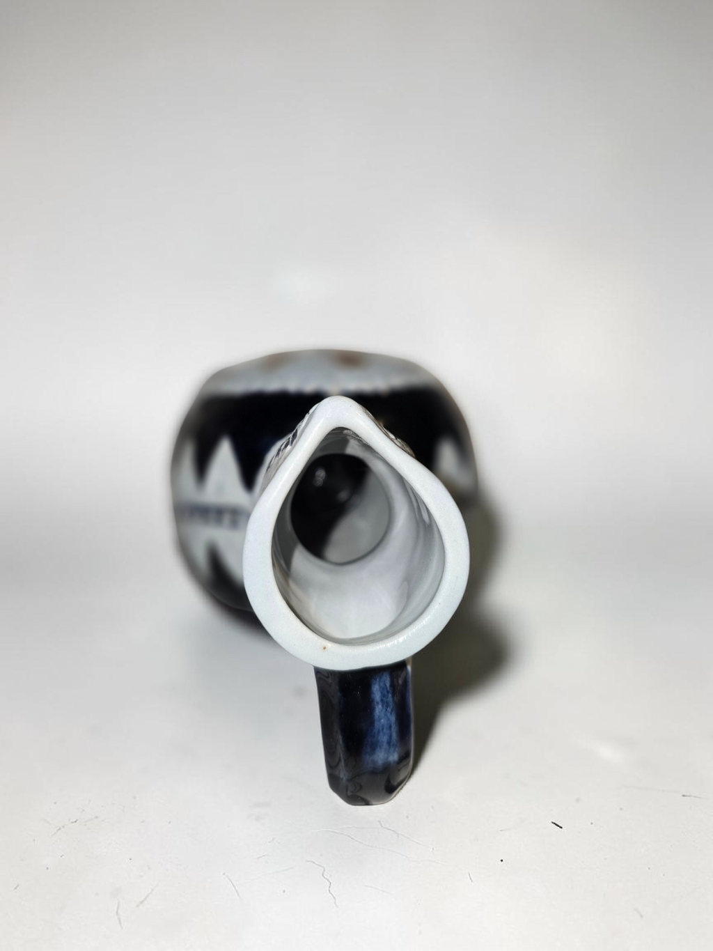 Antike Westerwald Steinzeug Flasche (ca. 1900) – Handgearbeitetes Relief