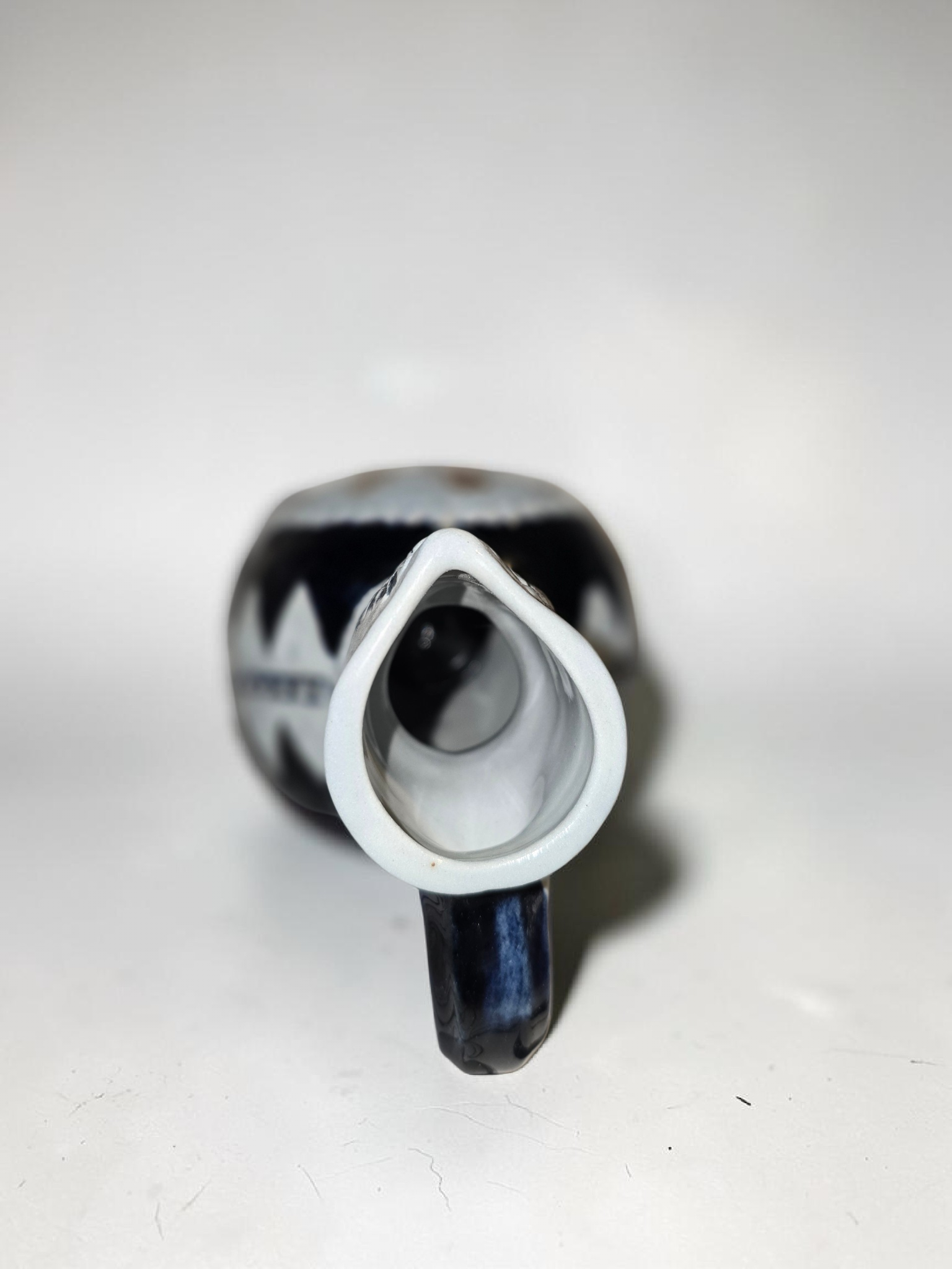 Antike Westerwald Steinzeug Flasche (ca. 1900) – Handgearbeitetes Relief