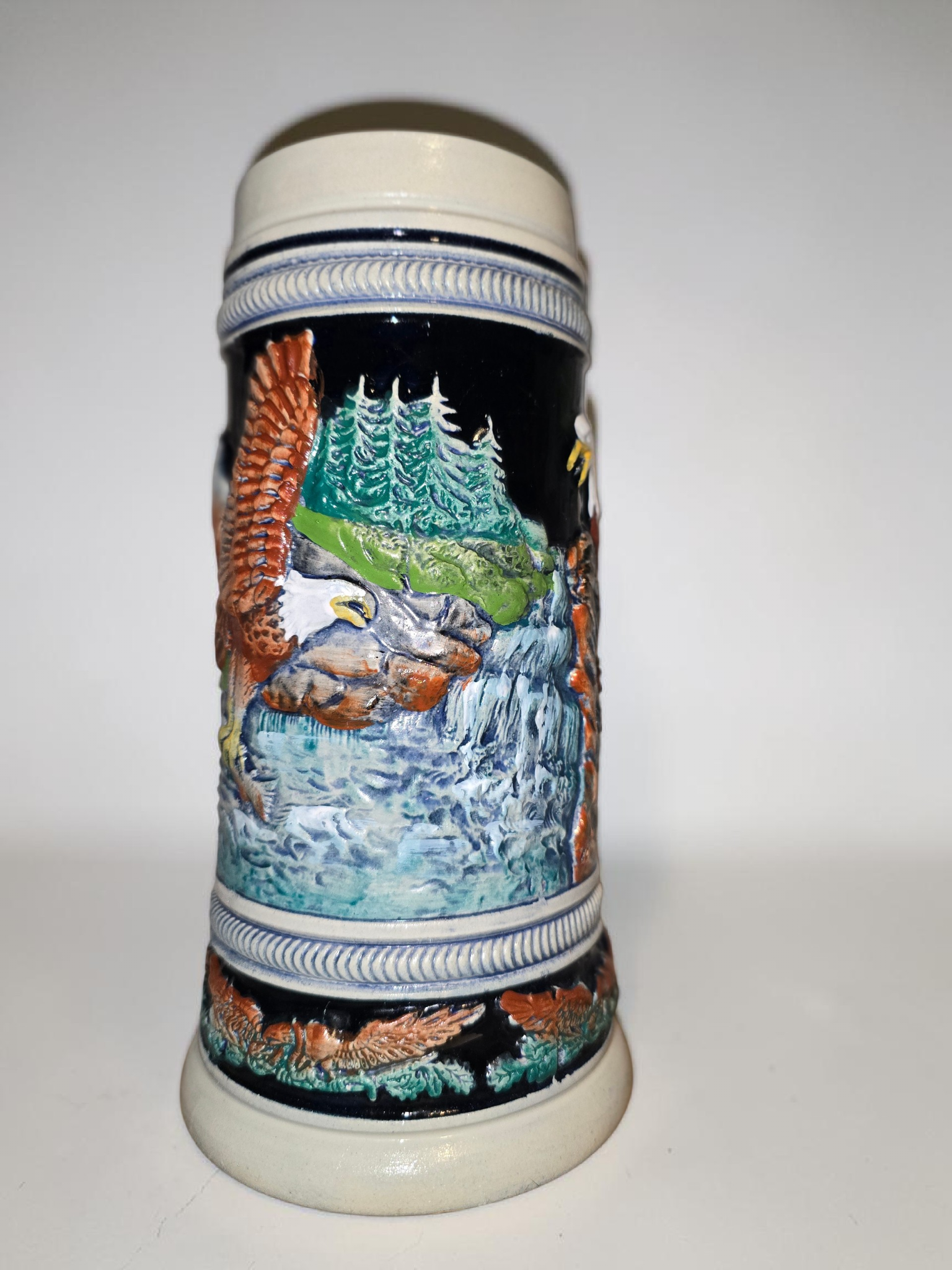 Bierkrug mit Adler-Motiv – Limitierte Edition aus deutscher Keramik
