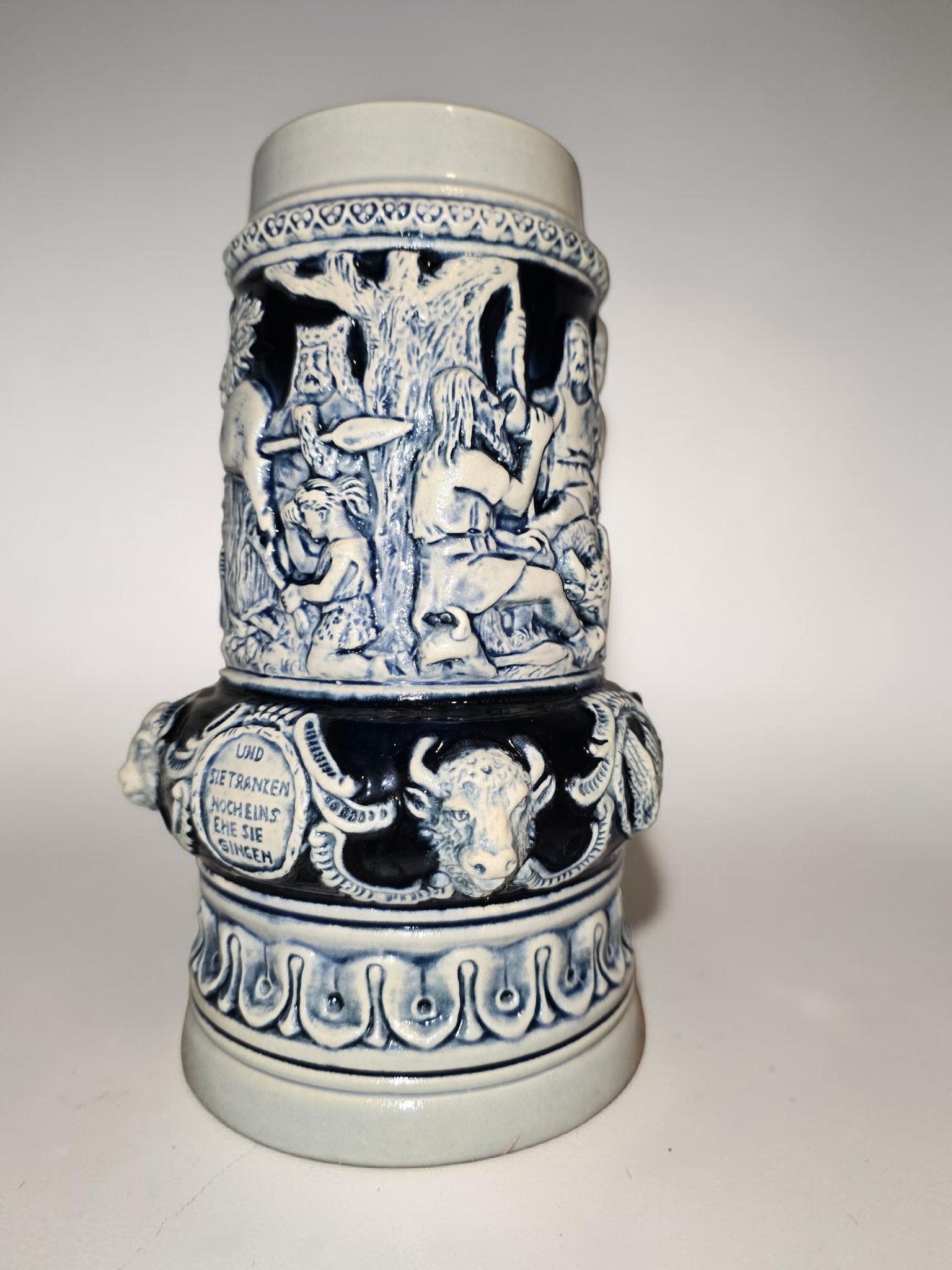 Antiker Bierkrug „Bauernszene“ – Limitierte Edition aus deutscher Keramik