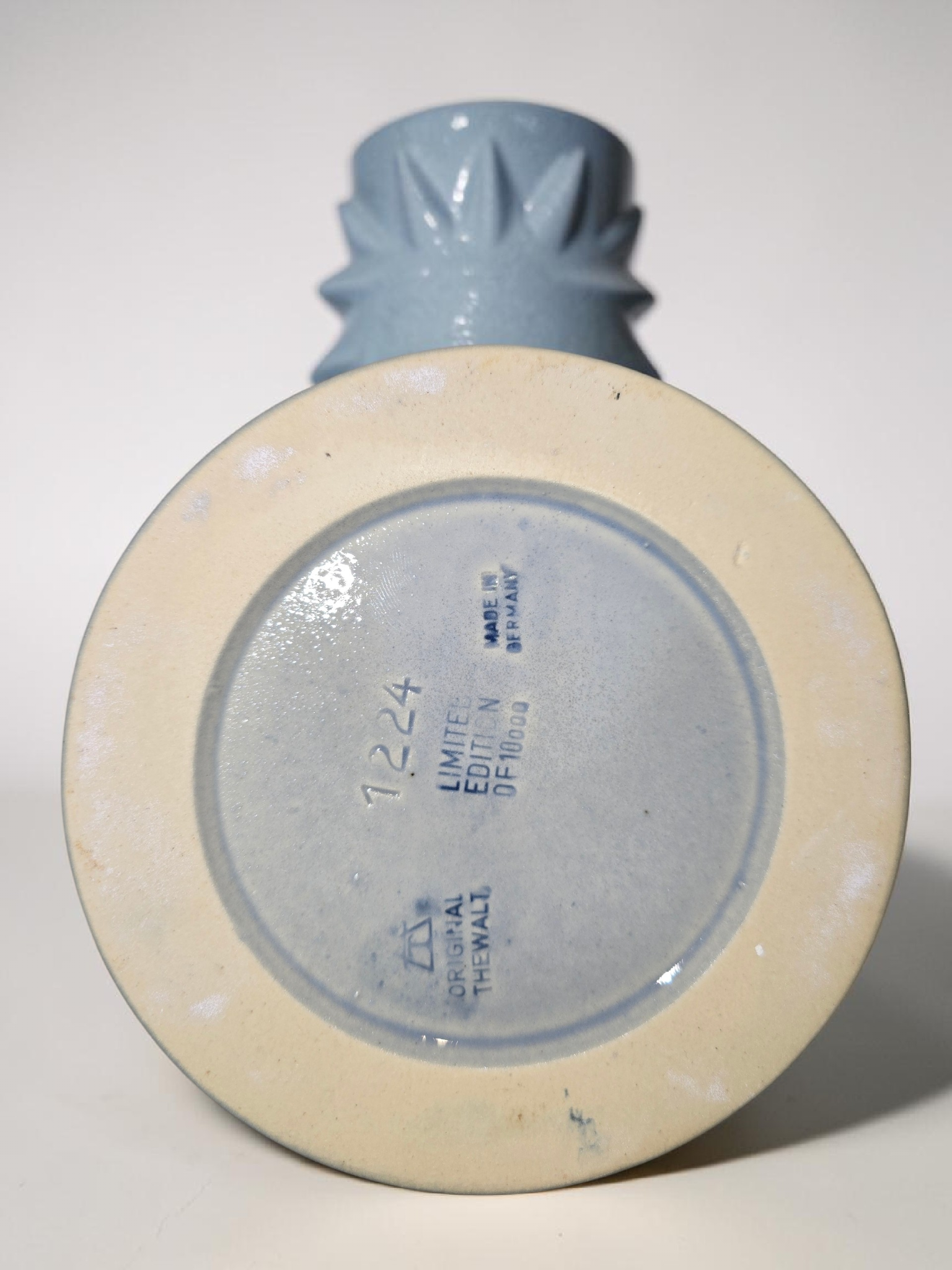 Antiker Bierkrug „Bauernszene“ – Limitierte Edition aus deutscher Keramik