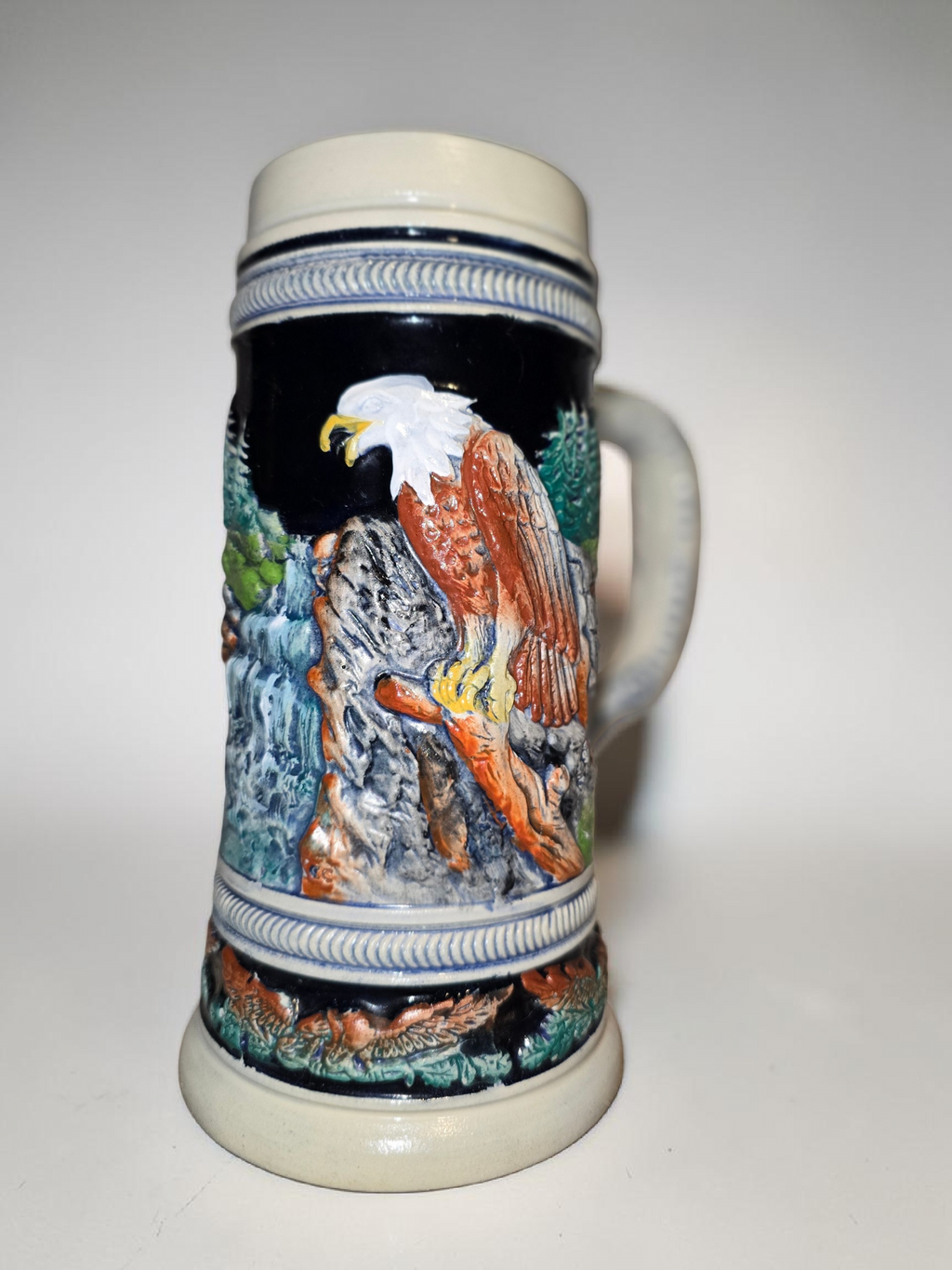 Bierkrug mit Adler-Motiv – Limitierte Edition aus deutscher Keramik