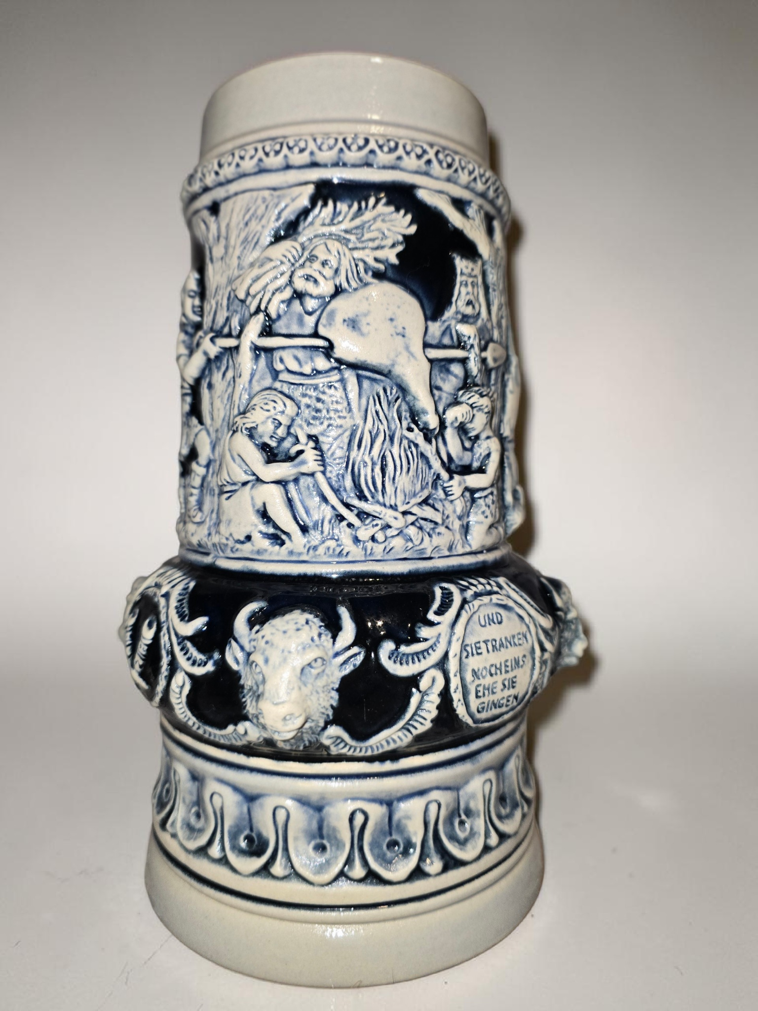 Antiker Bierkrug „Bauernszene“ – Limitierte Edition aus deutscher Keramik