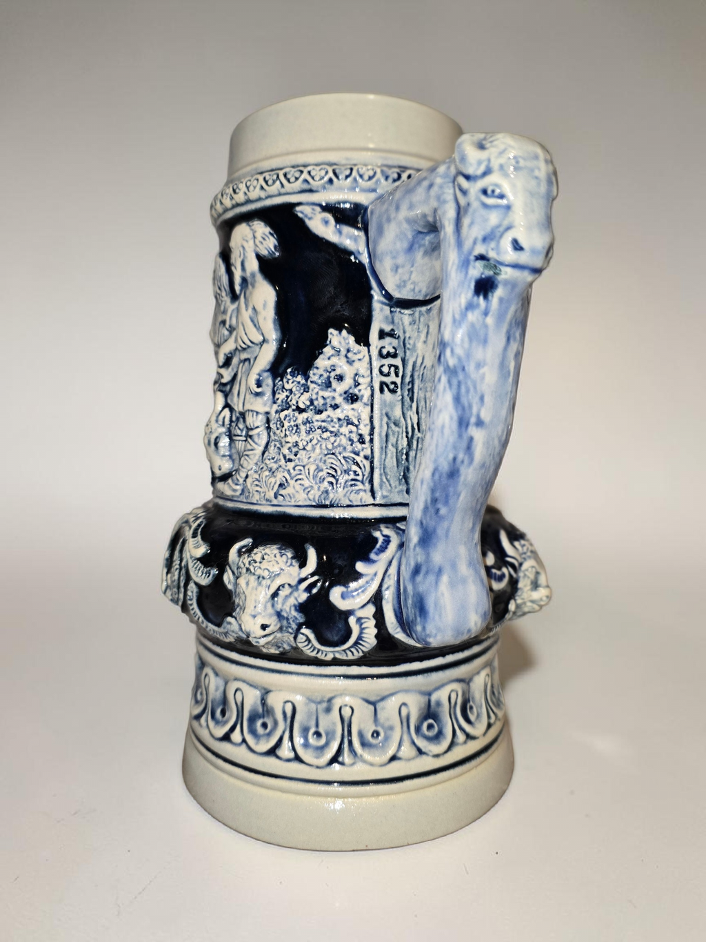 Antiker Bierkrug „Bauernszene“ – Limitierte Edition aus deutscher Keramik