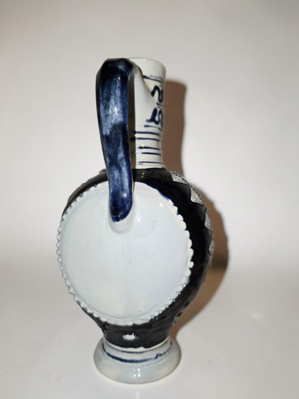 Antike Westerwald Steinzeug Flasche (ca. 1900) – Handgearbeitetes Relief