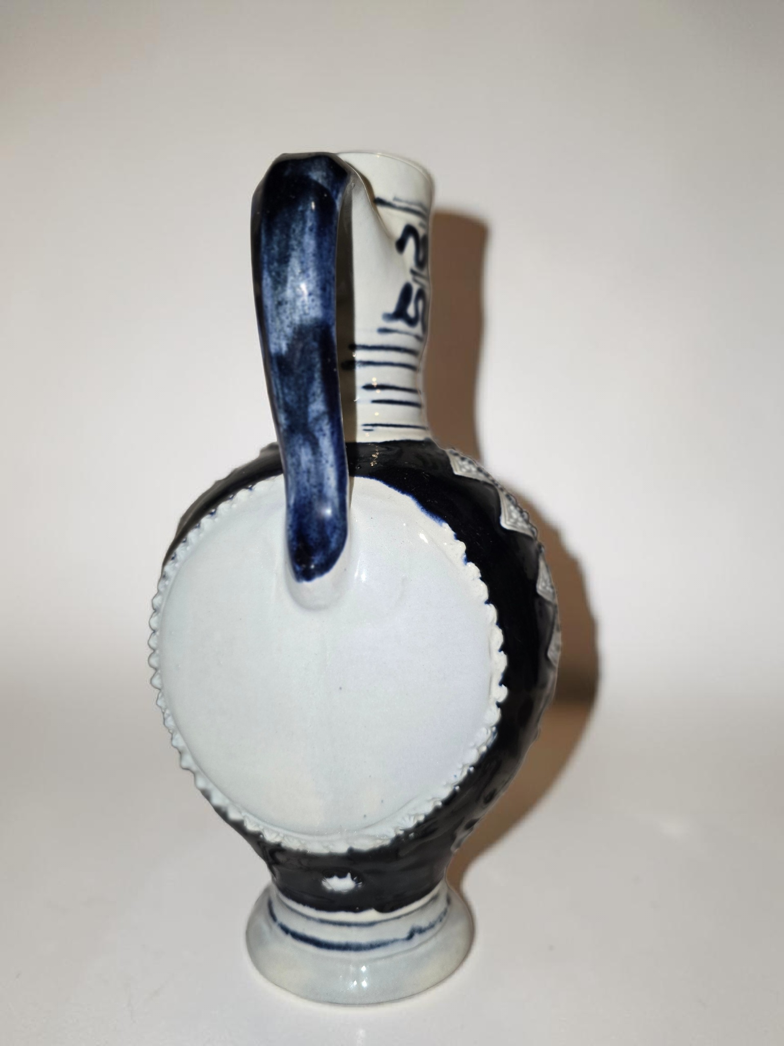 Antike Westerwald Steinzeug Flasche (ca. 1900) – Handgearbeitetes Relief