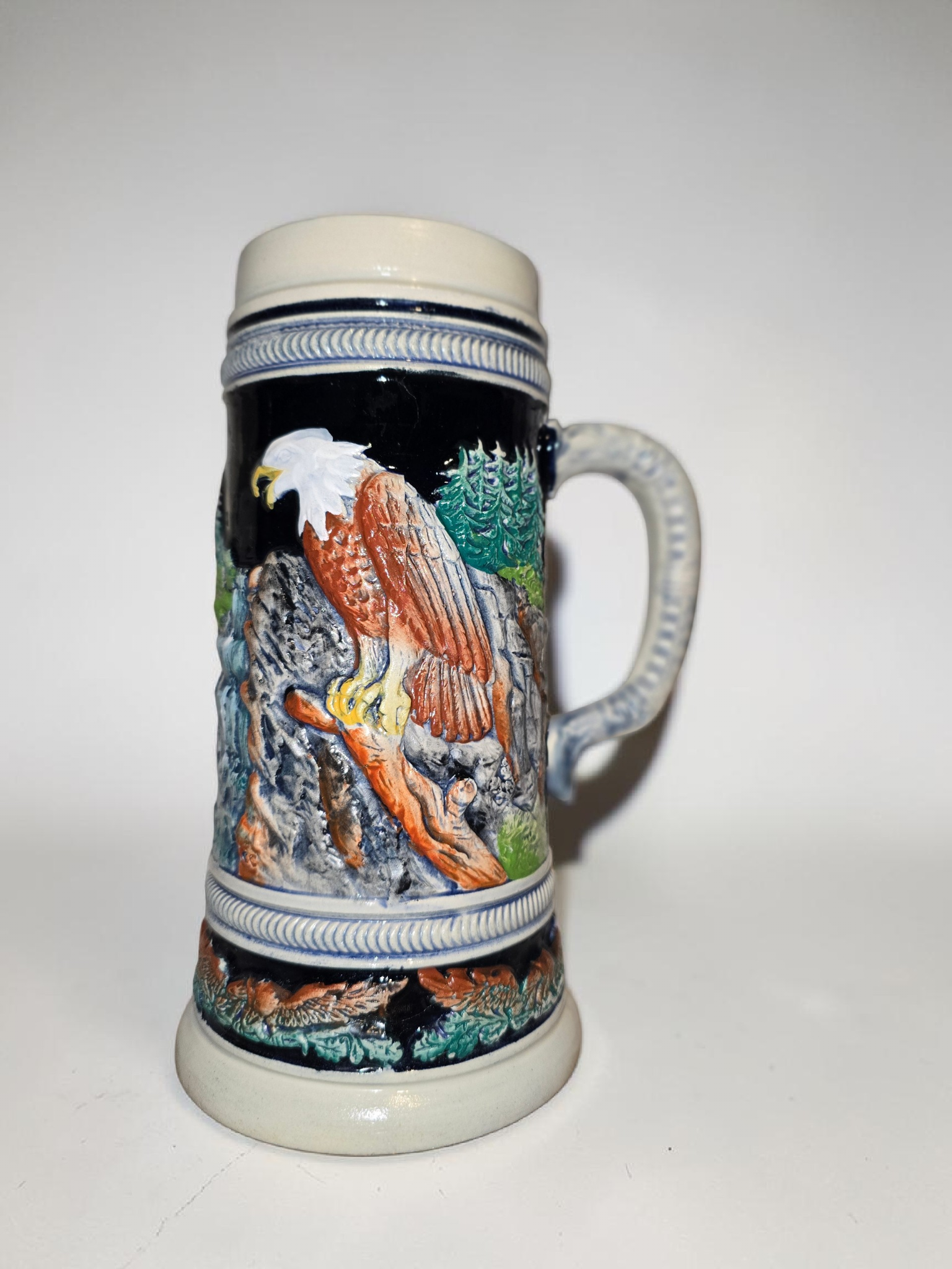 Bierkrug mit Adler-Motiv – Limitierte Edition aus deutscher Keramik